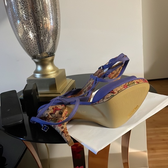 Sandle periwinkle never worn taking best price - Picture 2 of 2